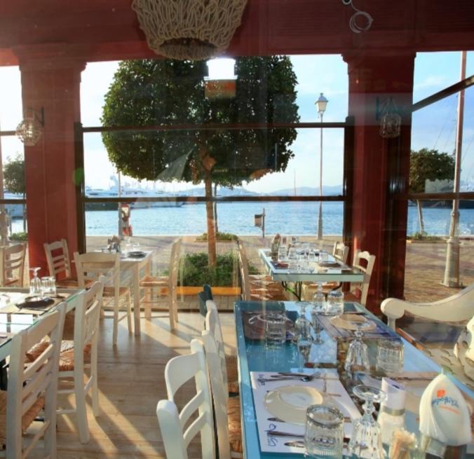 Aphrodite Studio Near Athens Floisvos Marina Exterior foto